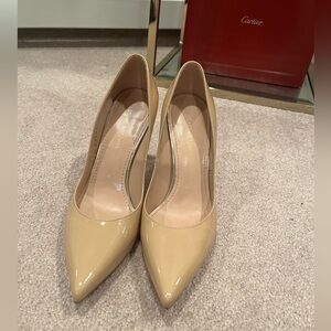 Stuart Weitzman 100 Pump excellent condition worn only once